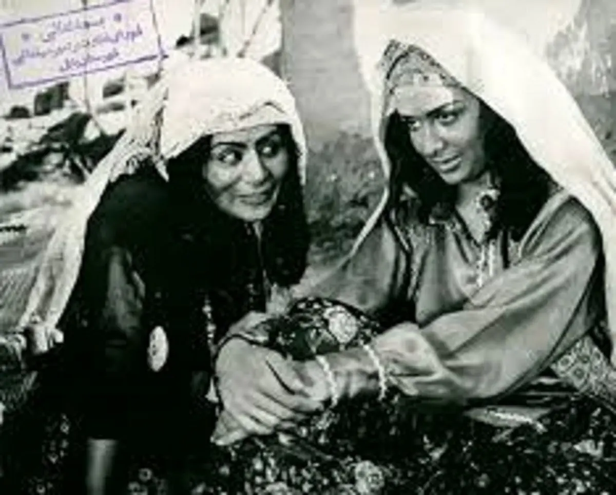 سفر در زمان؛ شهرزاد بازیگر پیش از انقلاب در دوران کهولت در کنار آرامگاه کوروش