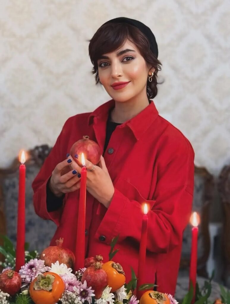 جشن یلدای مهشید جوادی با سبک قرمز 1