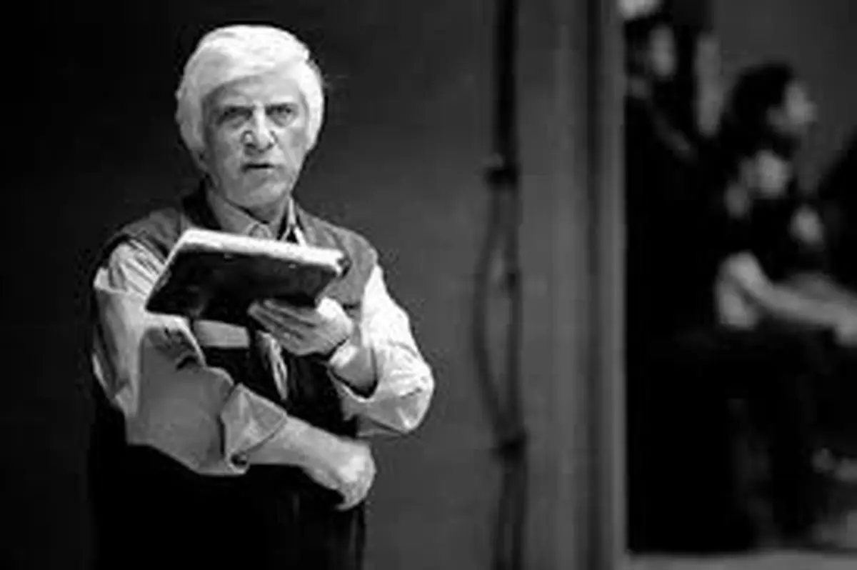 فیلمی نادر از بهرام بیضایی در سال 1350: من سانسور بی شکل و بی قانونی را که در همه شکل ها ظاهر می شود نمی فهمم/ ویدئو