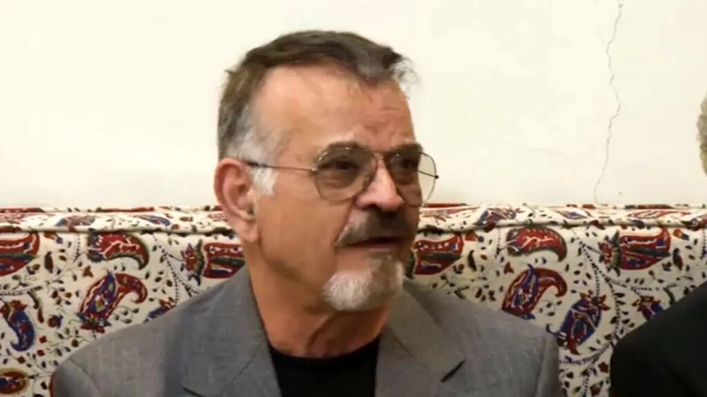 سفر در زمان؛ شوخی رهبر انقلاب با مهدی فخیم زاده; تو ظالم هستی/ ویدئو