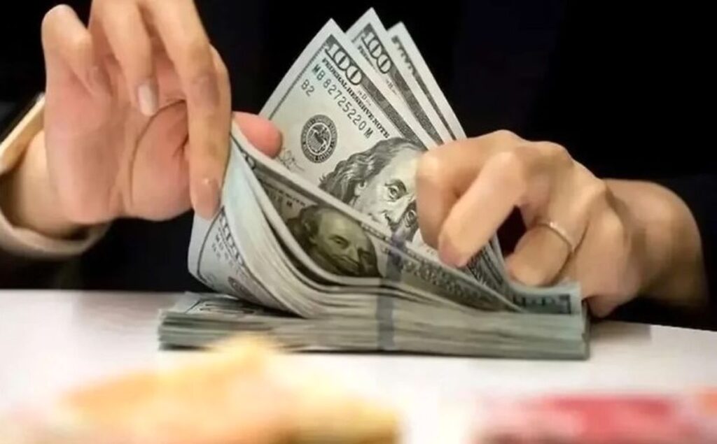 جهش بی سابقه قیمت دلار آزاد در اولین صبح روز دوشنبه 8 ژانویه