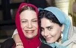 «گوهر خیراندیش» در کنار «گوگوش» در حال تماشای یک تئاتر