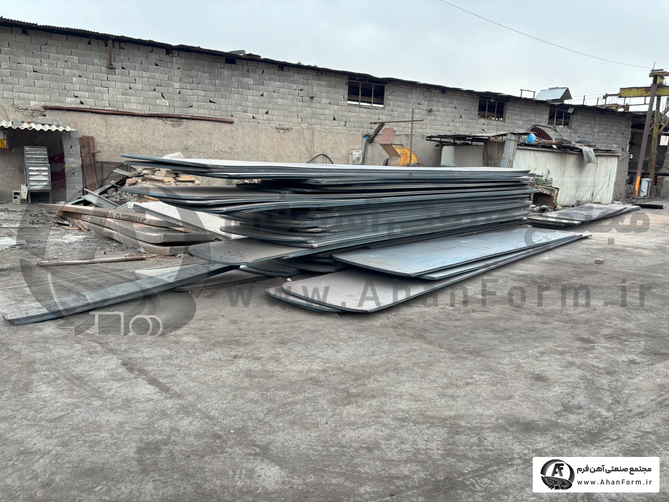 دلایل اصلی نوسان قیمت آهن آلات در سال 1404