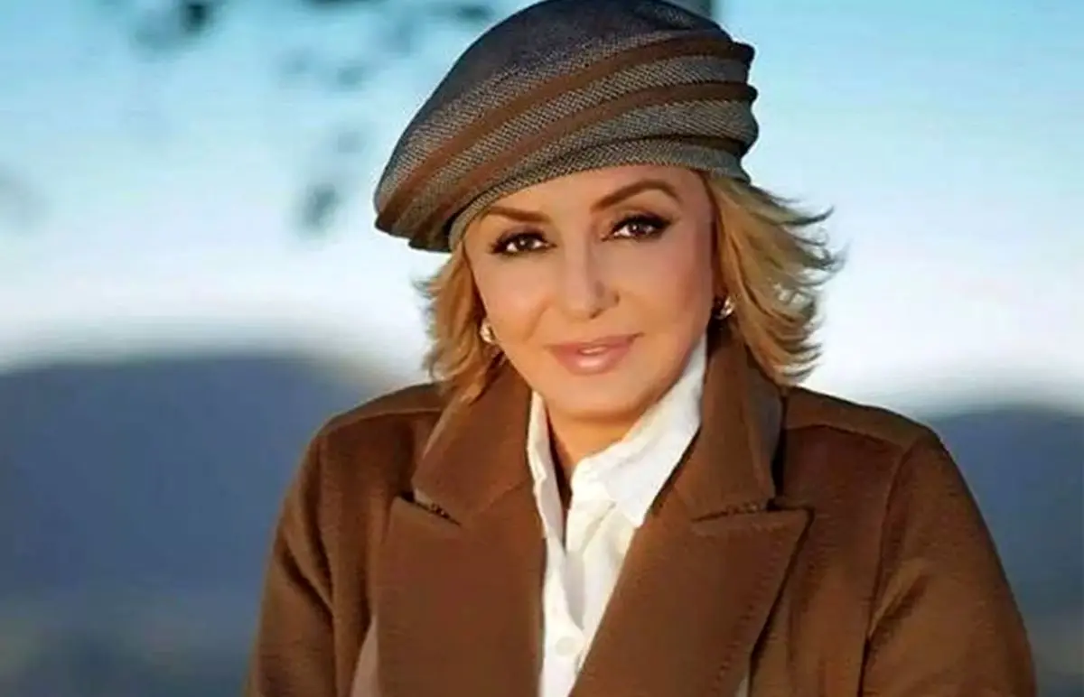 گوهر خیراندیش و گوگوش در یک تئاتر در اواخر دهه 1980