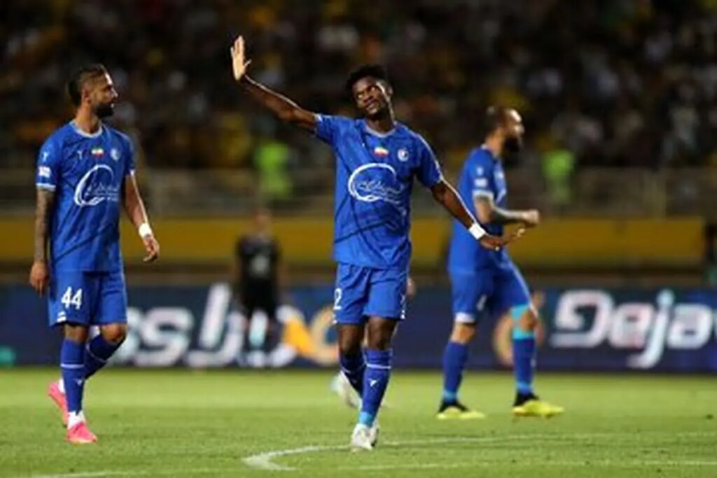 تمدید قرارداد ستاره جنجالی استقلال تایید شد/عکس