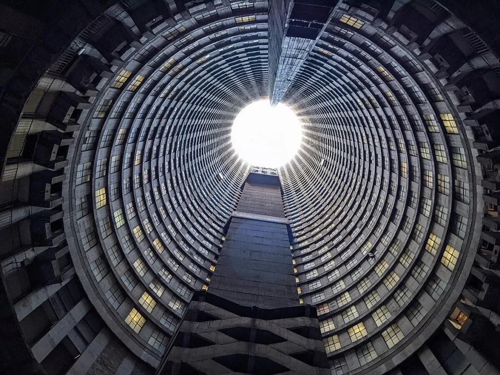 نمایی ترسناک از برج معروف آفریقا