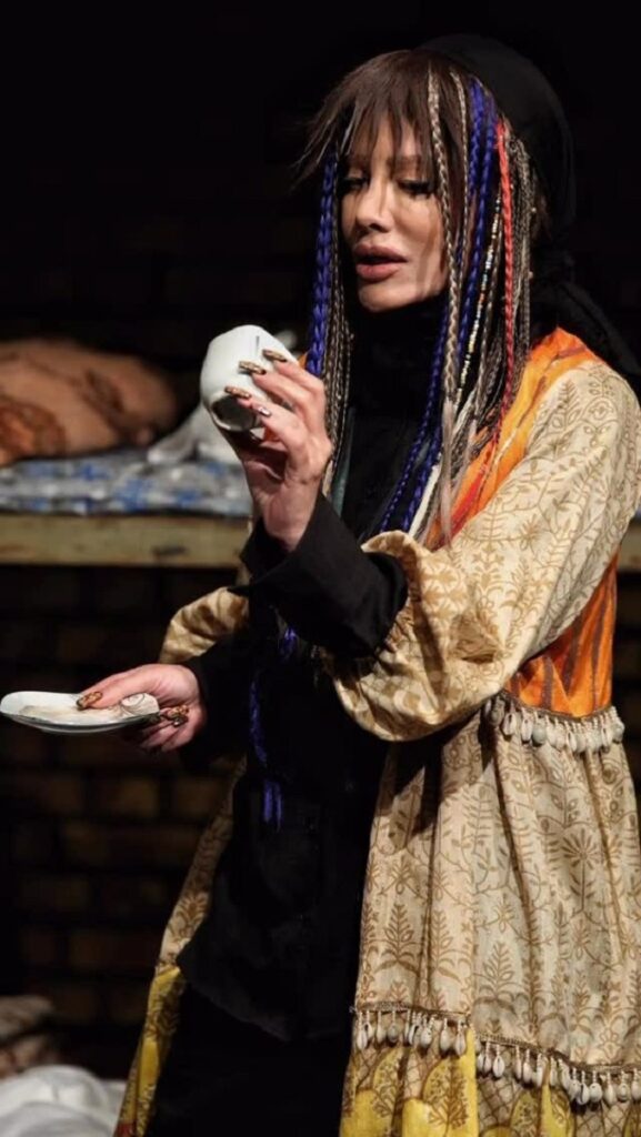 شراره رخام در تئاتر یه تن تن 1