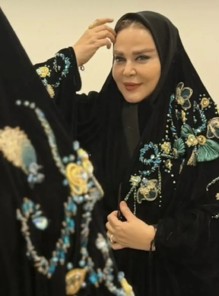 بهاره رهنما با روپوش مخملی ۲