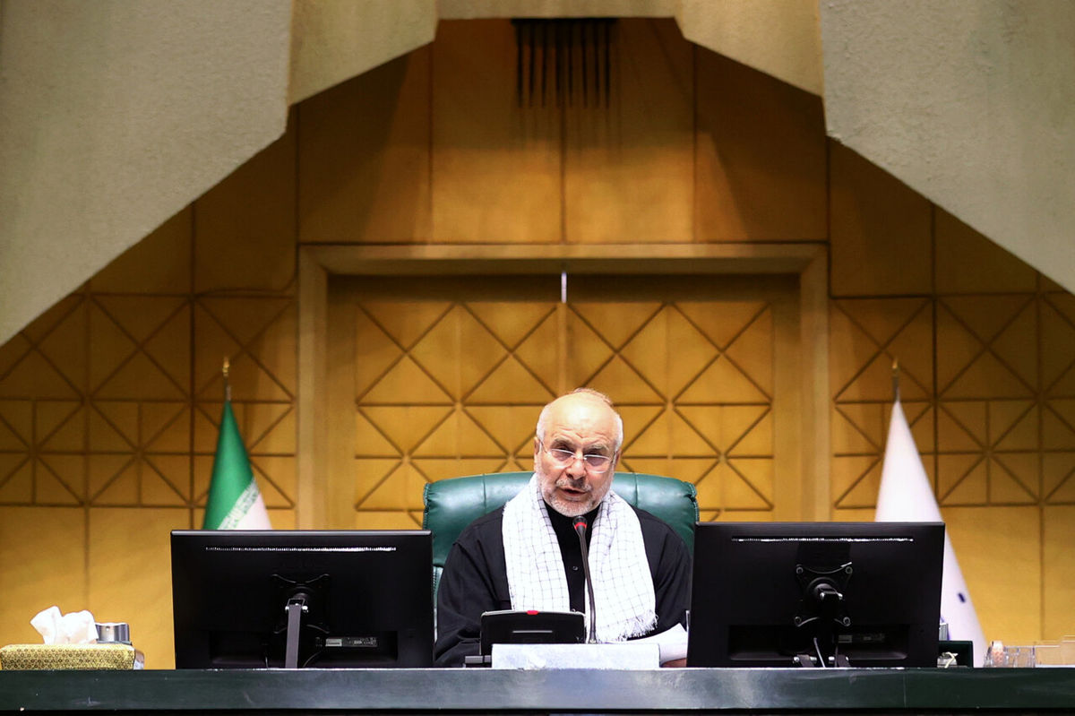 قالیباف: ارز ترجیحی هرگز از بودجه حذف نمی شود، نه برای دارو و نه برای کالاهای اساسی/ این بودجه دولت نیست، بودجه زندگی مردم است/ هدف بودجه باید ایجاد ثبات اقتصادی در کشور باشد.