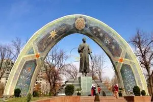 رودکی شاعر؛ از عزیزی در دربار سامانی تا کور شدن به دست پادشاهان