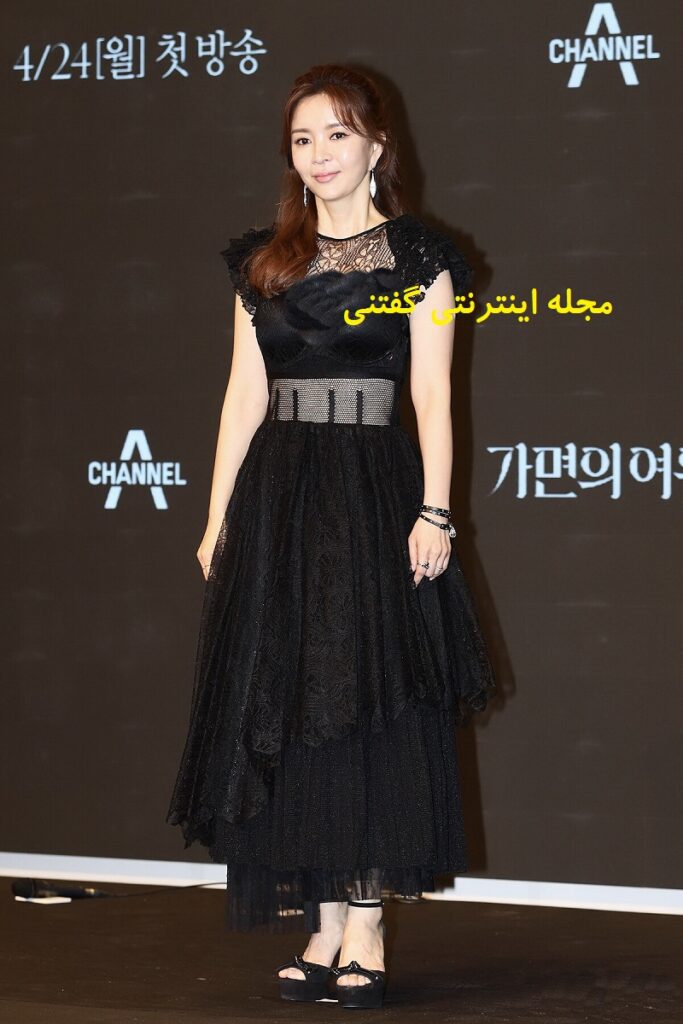 شین اون جونگ در کنفرانس تولید ملکه ماسک 1