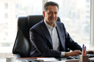 تیر خاوس به بدنه نوسازی حمل و نقل با امضاهای طلایی