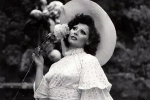 زیبایِ خوش صدایِ ایتالیا درگذشت