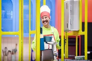 علی صادقی بعد از ۲۰ سال دیالوگ متهم گریخت را تکرار کرد/ ویدئو