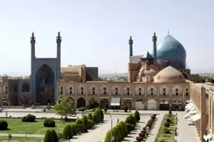 کاشی‌های «مسجد جامع عباسی» بر اثر موج حمله فرو ریخت