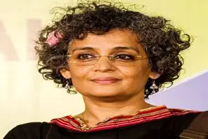 نویسنده برنده بوکر: در کنار ایران ایستاده‌ام