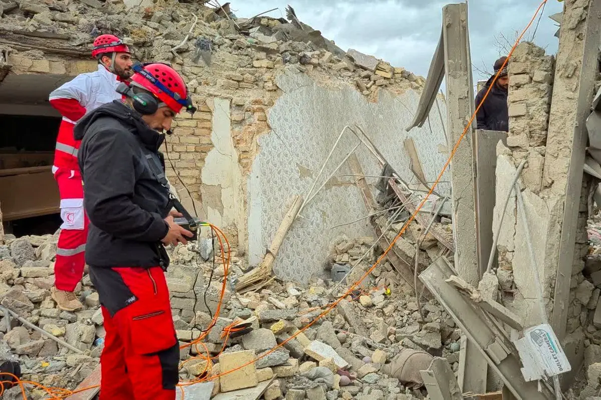 خواندن شعر معروف مهدی اخوان الطلیح در محل حمله دشمن در تهران/فیلم 