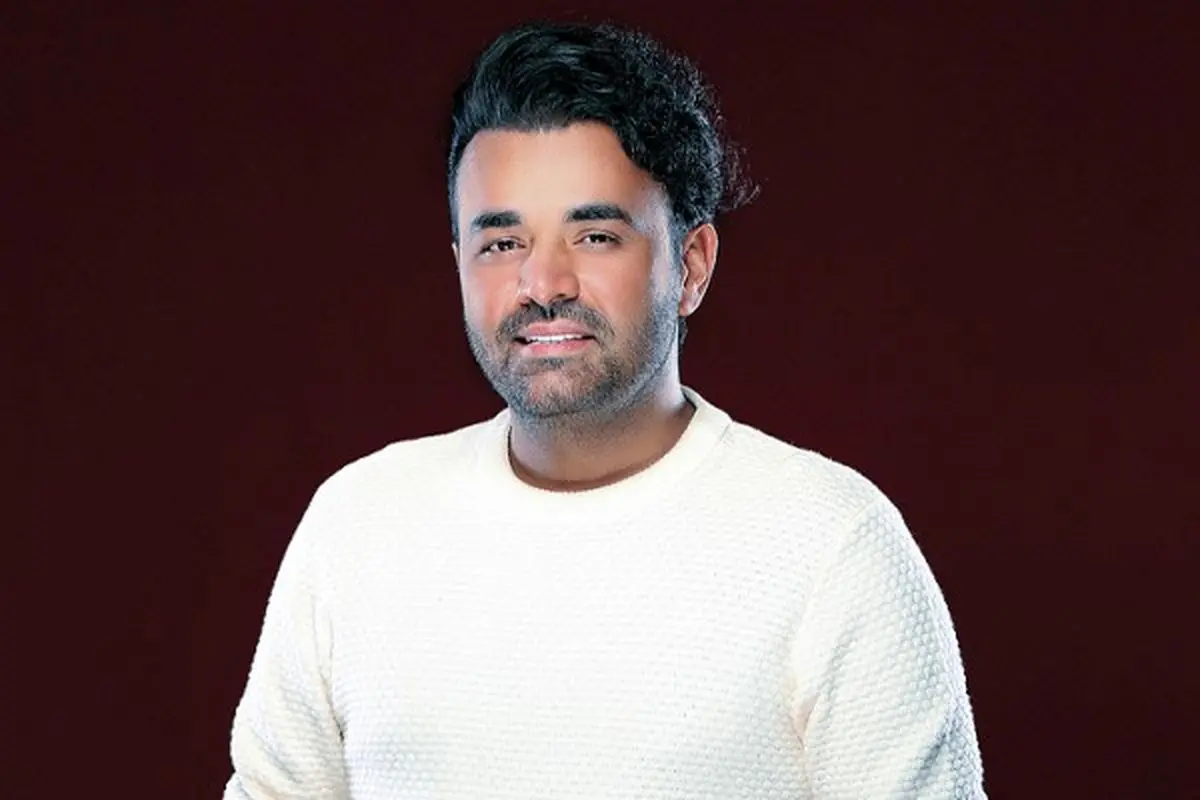 میشم ابراهیمی با ارائه قطعه ای از زحمات هلال احمر قدردانی کرد 