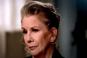 اشک‌های بازیگر "خانه کوچک" در دفاع از همسرش؛ تیموتی باسفیلد حتی اگر تبرئه شود، دیگر همان آدم سابق نخواهد بود