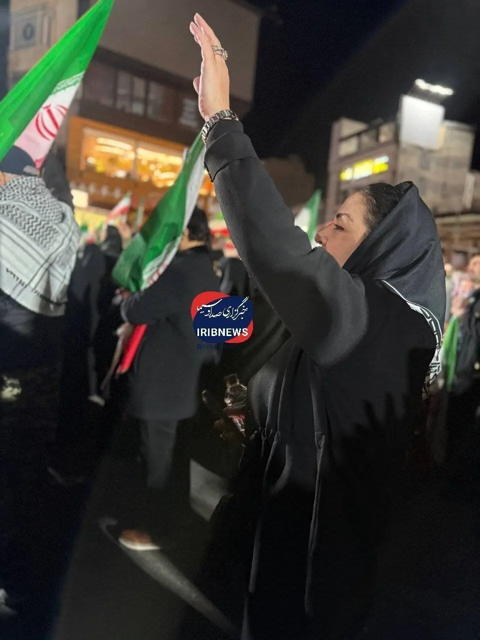 حضور مریلا زارعی در راهپیمایی شب گذشته در میدان تجریش