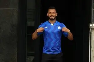 مهاجم سابق استقلال سرمربی شد