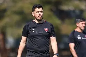 مربی پرسپولیس در عمان گیر افتاد!