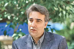 هنر تعطیل پذیر نیست / هنرمند باید صدای مردم باشد
