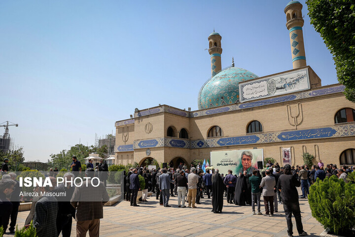 گزارش ایسنا از مراسم تشییع صدای ماندگار ایران/درگذشت بهروز رضوی نیامد!