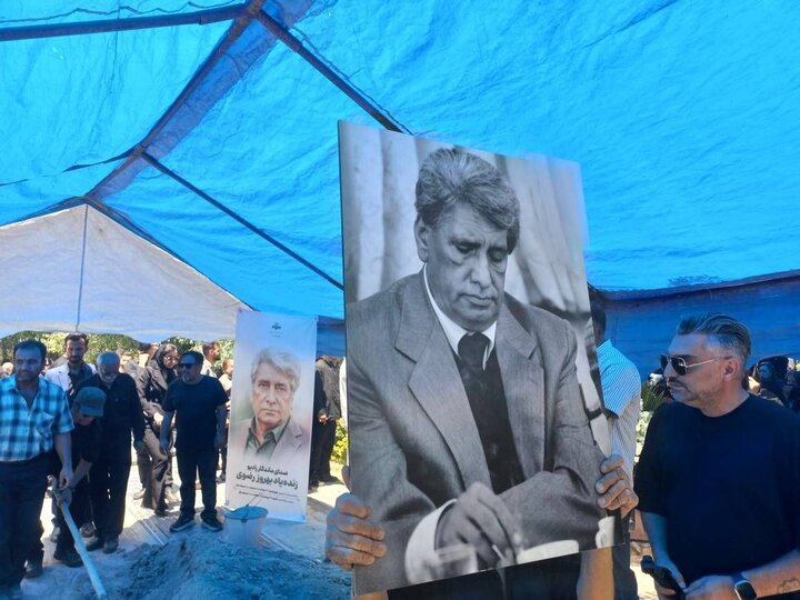 گزارش ایسنا از مراسم تشییع صدای ماندگار ایران/درگذشت بهروز رضوی نیامد!