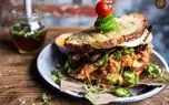 طرز تهیه «ساندویچ مرغ اناری»؛ ترکیب جادویی رب انار و گردو در یک لقمه!