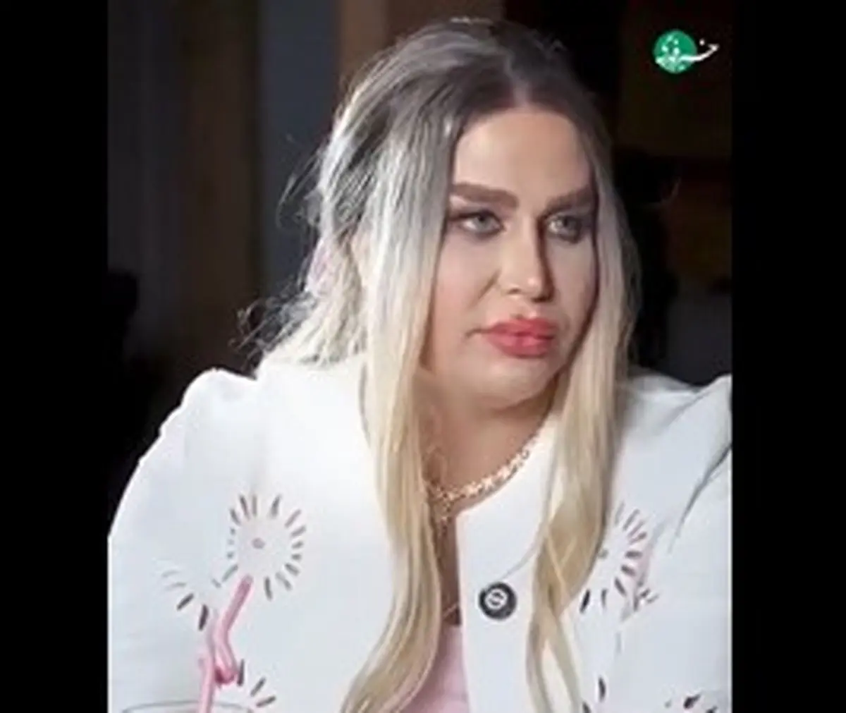 وضعیت عجیب سرآشپز سابق تلویزیون: بچه که بودم لباس دخترانه می پوشیدم/فیلم