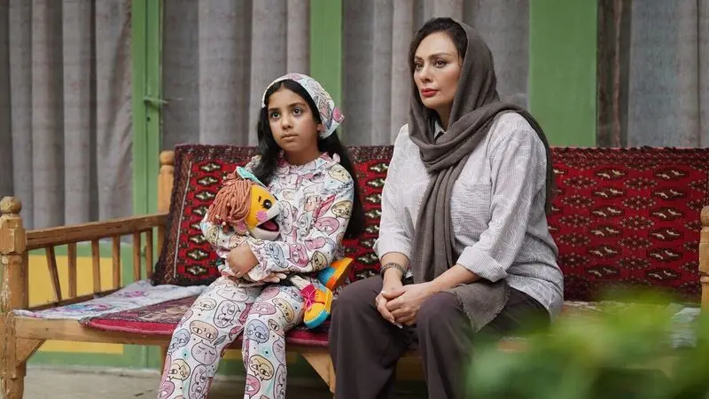 منوچهر هادی نقش اصلی فیلم را به همسر سابقش سپرد. دختر کوچک او نیز بازیگر شد
