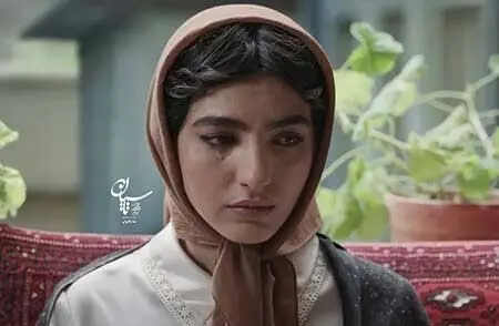 بنفشه ریاضی: هوتن خیلی حواسش به من بود/ من با صابر ابر یک سکانس داشتم که اونم هرچی فحش بود خوردم!/ ویدئو